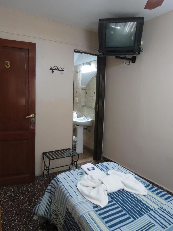 Residencial El Hogar Hostel Salta Bagian luar foto