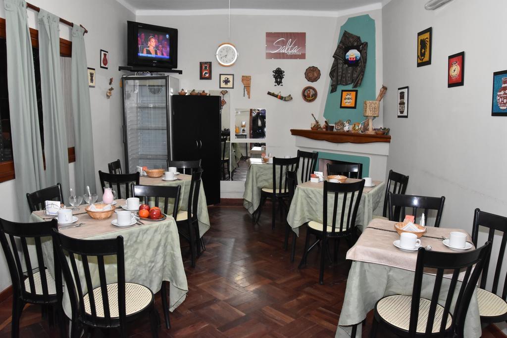 Residencial El Hogar Hostel Salta Bagian luar foto