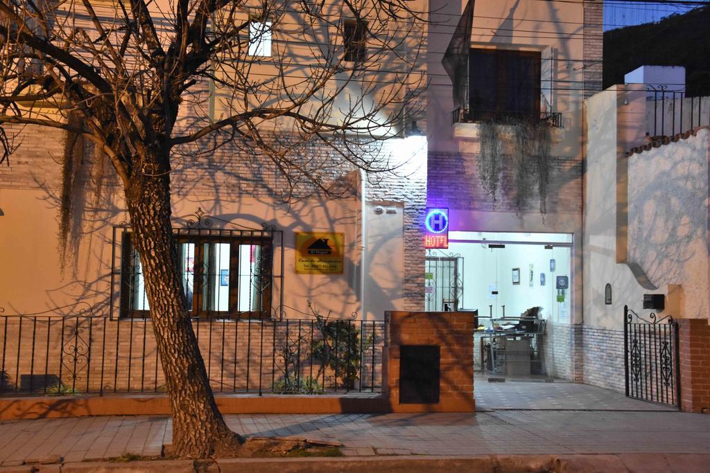 Residencial El Hogar Hostel Salta Bagian luar foto