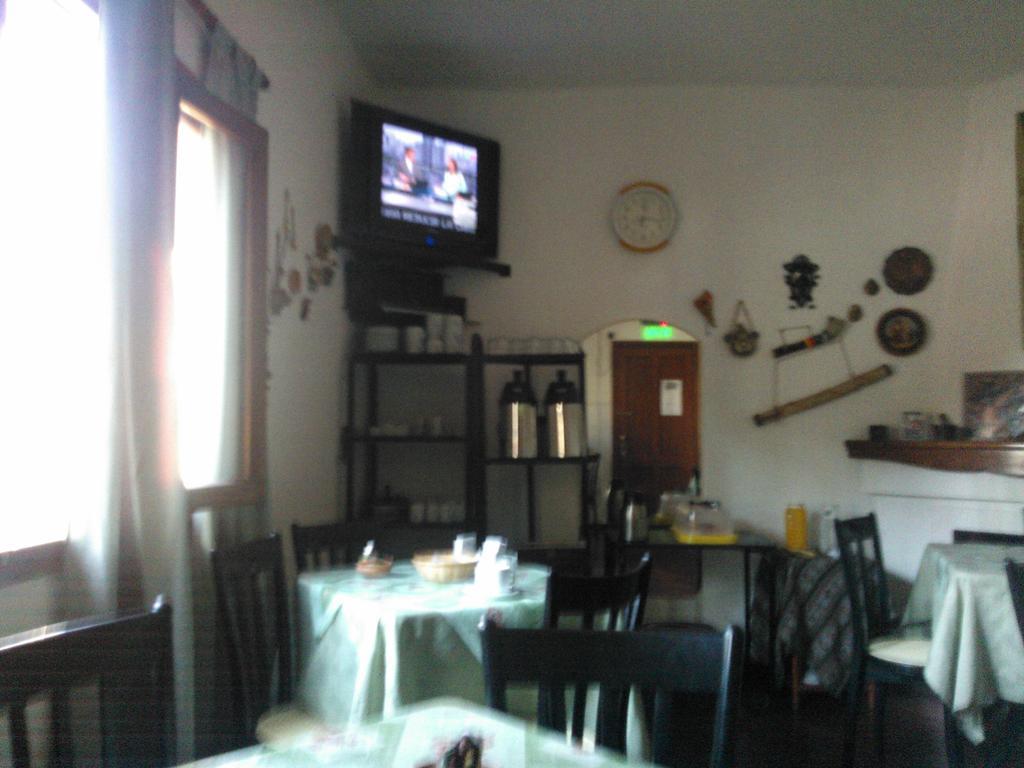 Residencial El Hogar Hostel Salta Bagian luar foto